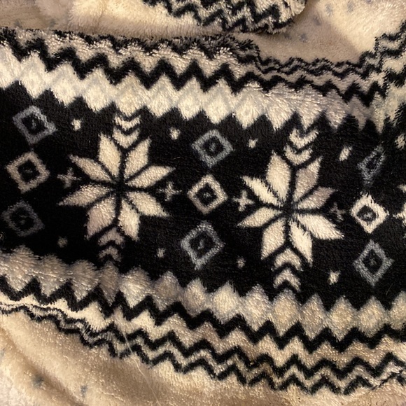 Casual Canine Fleece Dog Hoodie Winter Sweater Snowflake Adjustable Closure - Picture 8 of 10